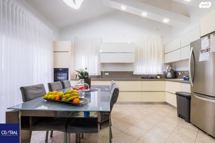 גבעת אלונים