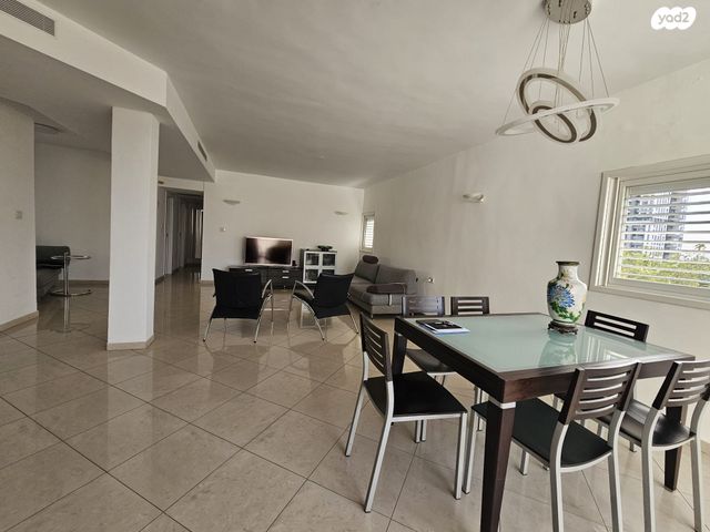 גג/ פנטהאוז, חומה ומגדל 2, ראשונים, כפר סבא