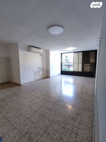 דירה, אלימלך 14, שכונת בן גוריון, מרכז העיר ג', רמת גן