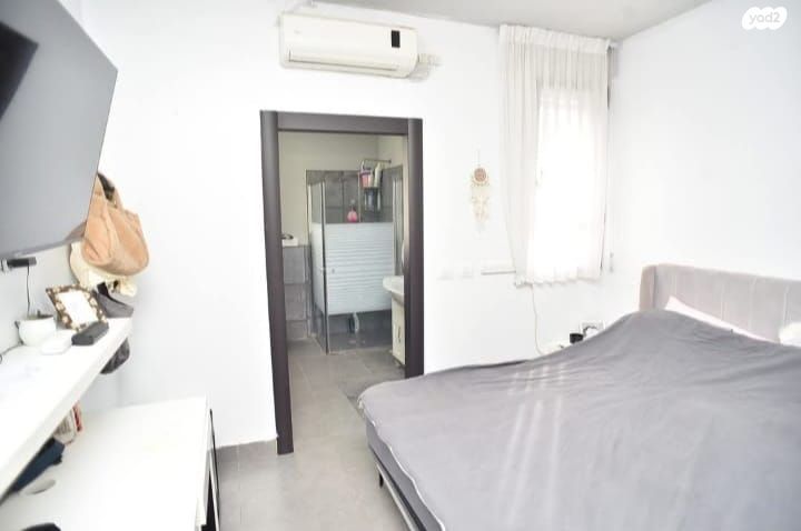 דו משפחתי, ד"ר אבא אחימאיר, גדרה