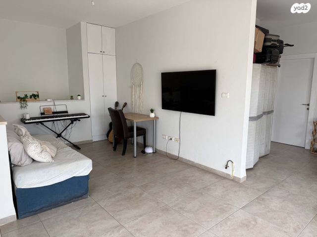 דו משפחתי, רובע 10 חן, קצרין