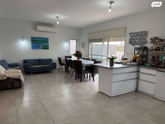 דו משפחתי, רובע 10 חן, קצרין