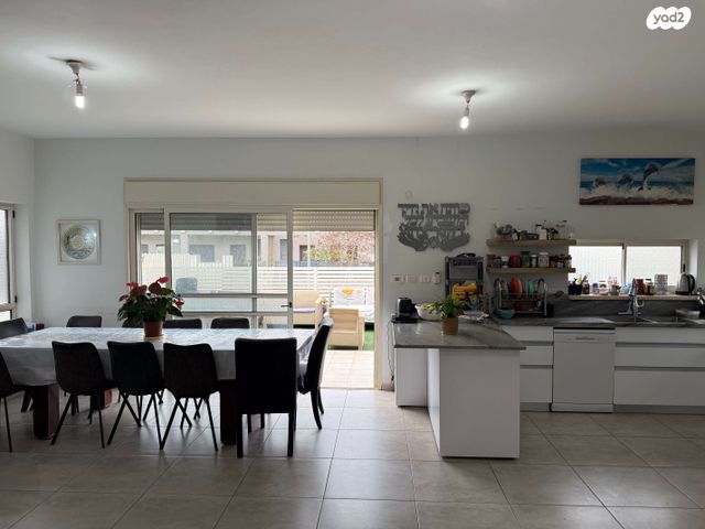 דו משפחתי, רובע 10 חן, קצרין