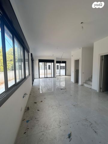 דירת גן, תל צבי, מרכז פרדס חנה, פרדס חנה כרכור