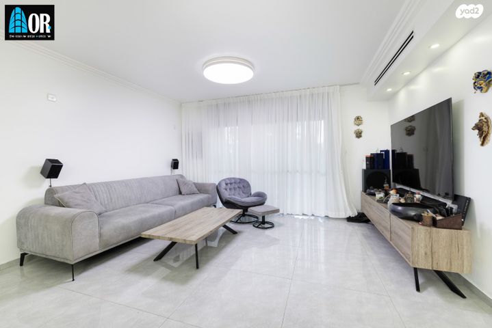 דירת גן, שדרות ז'בוטינסקי, נווה אילן - אזרחי, יבנה