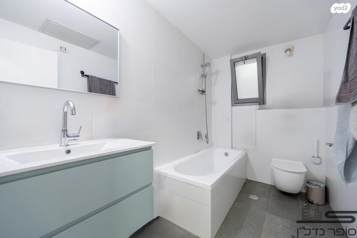 דירה, הל"ה, גבעתיים