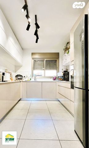 דירה, צור יצחק