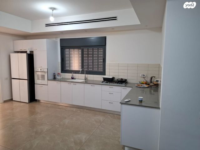 דו משפחתי, עיט 3, אופקים