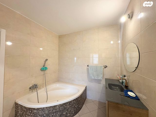 דירה, הבבא סאלי, חומת שמואל, הר חומה, ירושלים