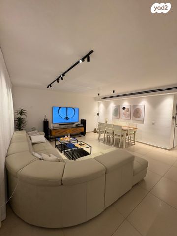 גג/ פנטהאוז, נחל ירקון 44, כרמי גת, קרית גת