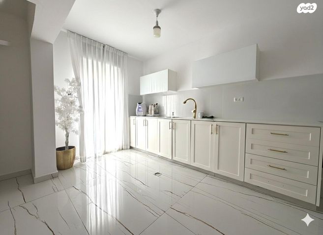 דירת גן, הסיירת הירושלמית, פסגת זאב, ירושלים