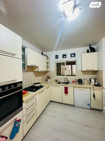 דירה, הלוטוס, קרית הפרחים - 2005, רעננה