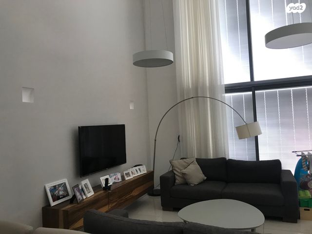 גג/ פנטהאוז, שלמה אלירז, רמב"ם, ראשון לציון