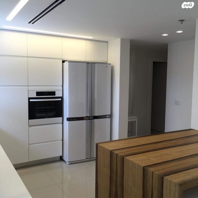 גג/ פנטהאוז, שלמה אלירז, רמב"ם, ראשון לציון