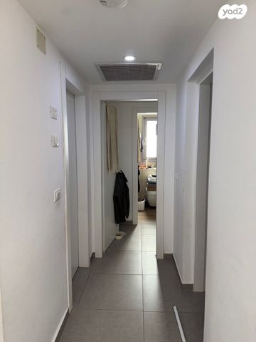 דירה, אריק שרון, נהריה