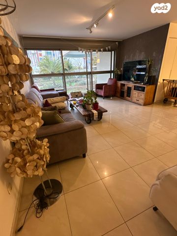 מיכאל נאמן 26