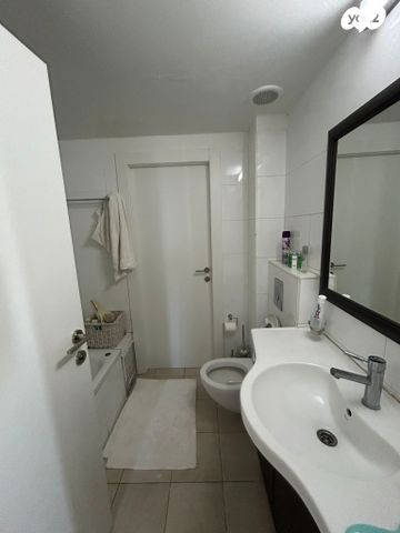 דירה, שדרת התמרים 9, שכונת בן גוריון, מרכז העיר ג', רמת גן