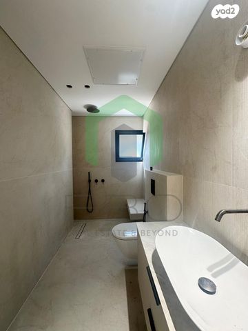 דירת גן, משה דיין, אזור הבילויים, רמת גן