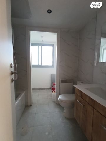 דירה, אדמונד סחייק, מלחה, מנחת, ירושלים