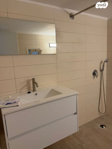 יחידת דיור, גדעון האוזנר, הולילנד, ירושלים