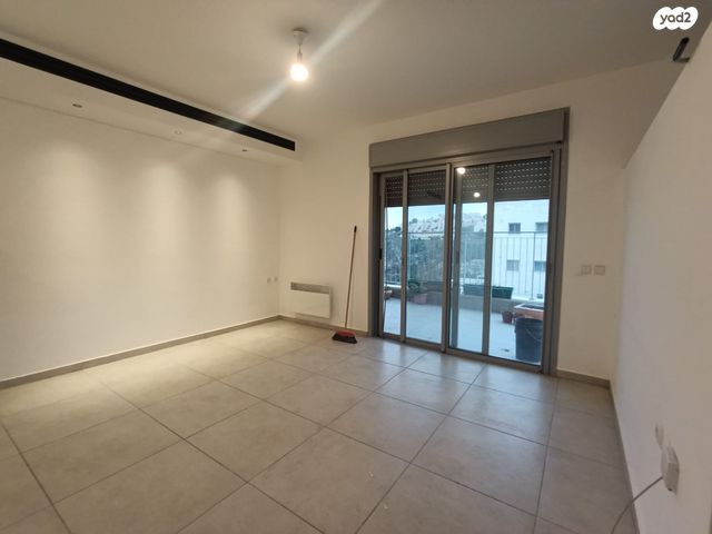 אדמונד סחייק 