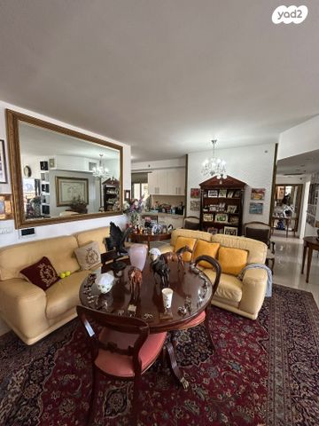 דירה, שדרת התמרים 9, שכונת בן גוריון, מרכז העיר ג', רמת גן