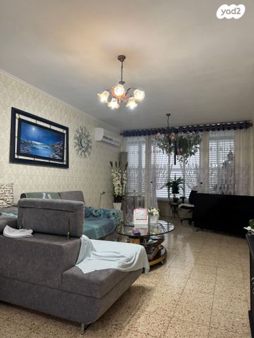 דירה, מנדלי מוכר ספרים, לב העיר, בת ים