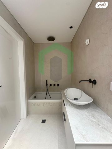 דירת גן, משה דיין, אזור הבילויים, רמת גן