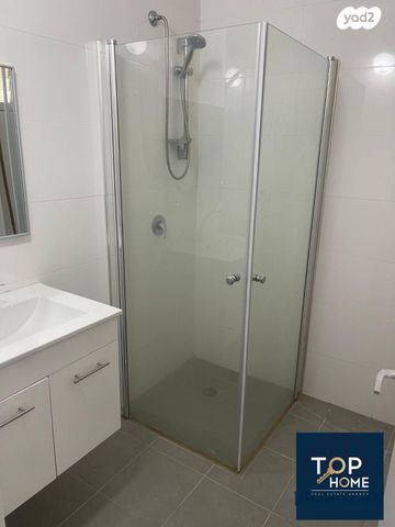 דירה, יצחק גרינבוים, נאות שקד, נתניה