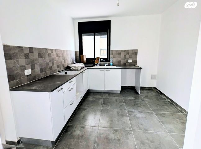 דירה, לאה גולדברג, נס ציונה