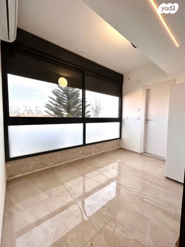 דרך יד לבנים 128