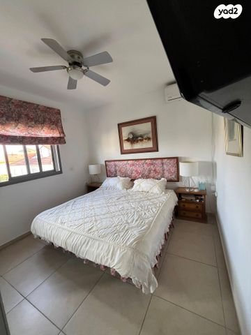 דירה, קרית הפרחים - 2005, רעננה