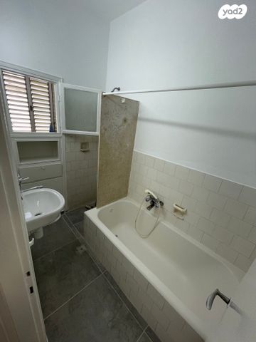 דירה, שדרת התמרים, שכונת בן גוריון, מרכז העיר ג', רמת גן