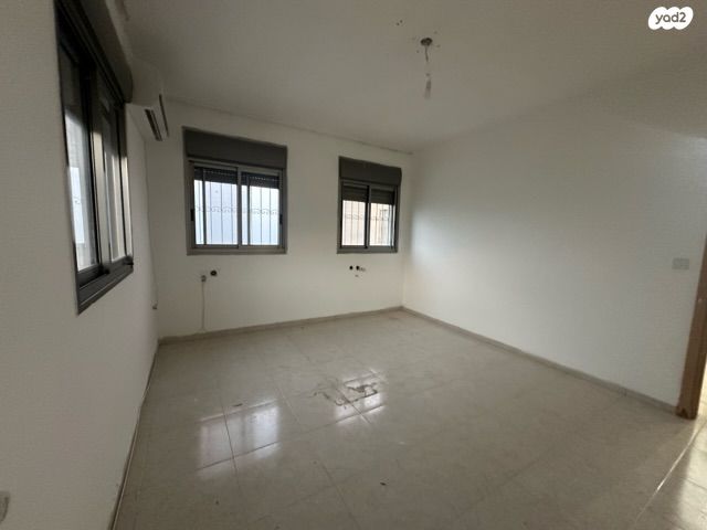 גג/ פנטהאוז, מורן, שיכון עובדים, טבריה