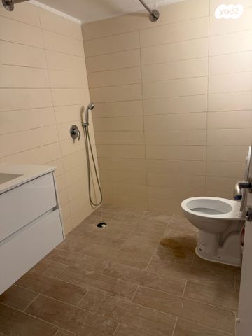 יחידת דיור, גדעון האוזנר, הולילנד, ירושלים