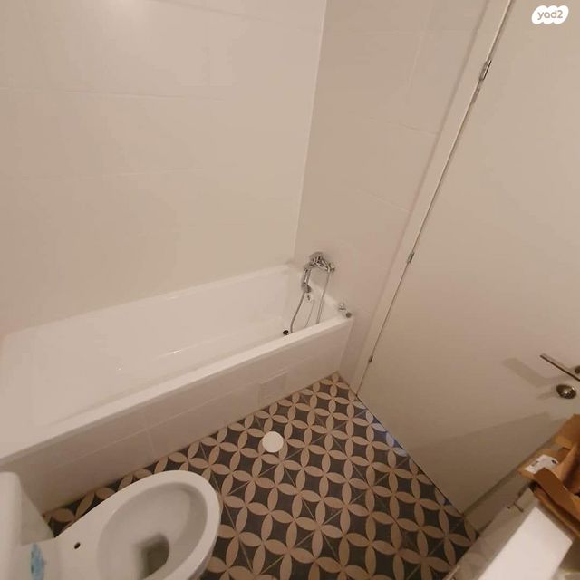 דירה, רפאל איתן, נאות שמיר, רמלה