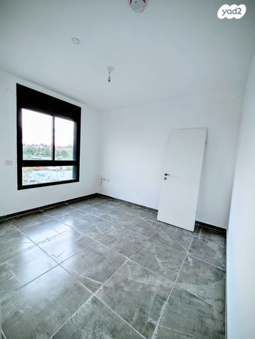 דירה, לאה גולדברג, נס ציונה