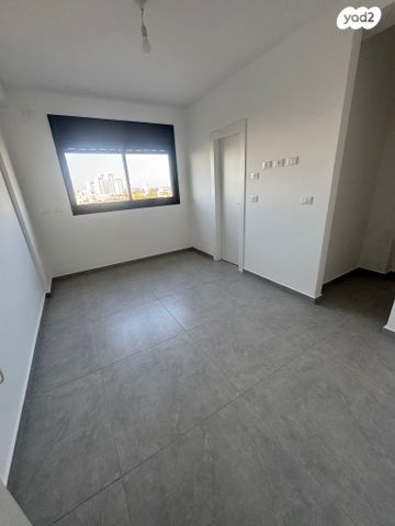 דירה, הרב הרצוג 8, נתניה