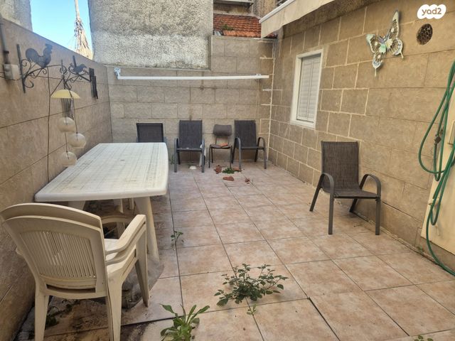 דו משפחתי, הרב קוק, באר יעקב