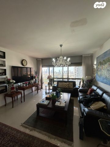 דירה, שדרת התמרים 9, שכונת בן גוריון, מרכז העיר ג', רמת גן