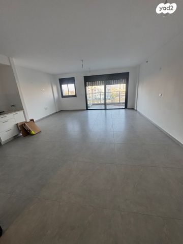 דירה, הרב הרצוג 8, נתניה