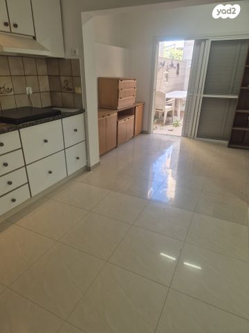 דו משפחתי, הרב קוק, באר יעקב