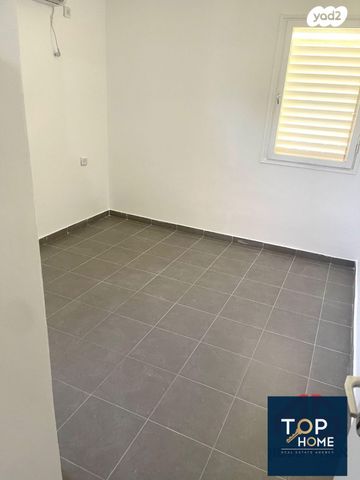 דירה, יצחק גרינבוים, נאות שקד, נתניה