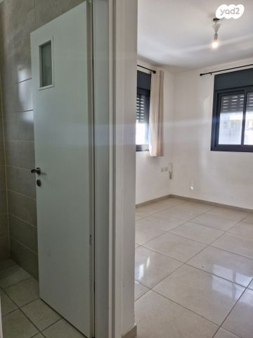 דירה, לוטם 21, הפרחים, חריש