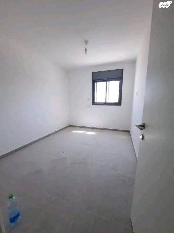 גג/ פנטהאוז, אורי אלמוג, קרית רבין, חולון