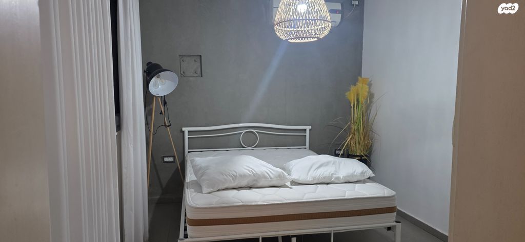 דירה, יצחק שדה, שיכון עובדים, טבריה