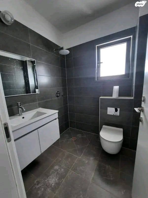 גג/ פנטהאוז, אורי אלמוג, קרית רבין, חולון