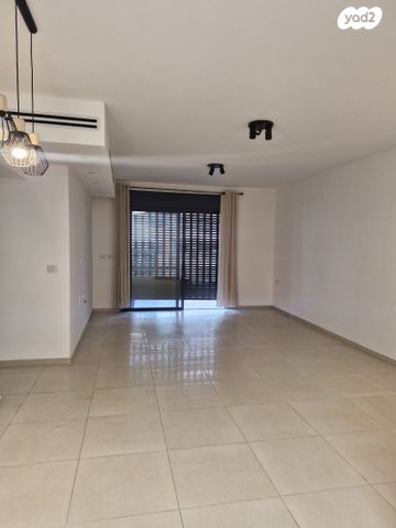 דירה, לוטם 21, הפרחים, חריש