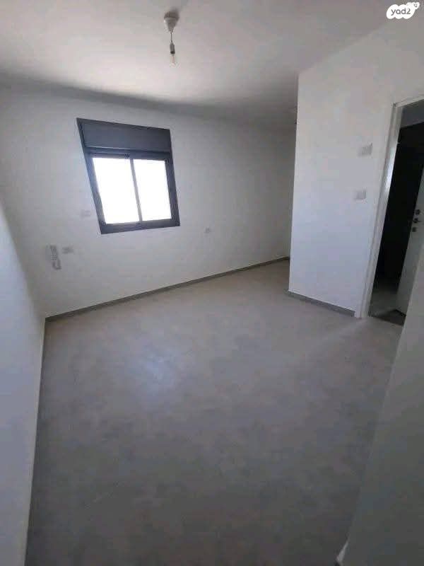 גג/ פנטהאוז, אורי אלמוג, קרית רבין, חולון