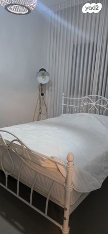 דירה, יצחק שדה, שיכון עובדים, טבריה